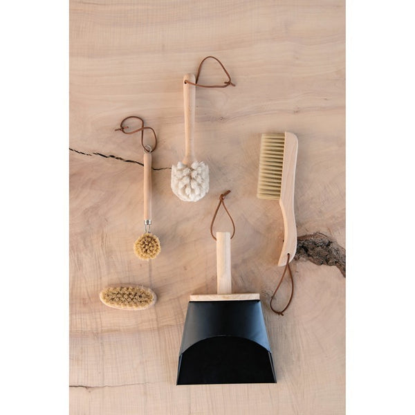 CC SET/2 Wood Brush&Metal Dust Pan