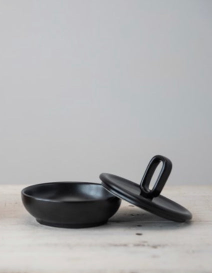 MATTE BLACK PINCH POT W/ LID