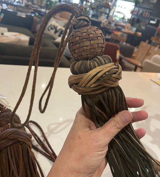 DZ MOROCCAN BLACK TIPS LEATHER TASSLE